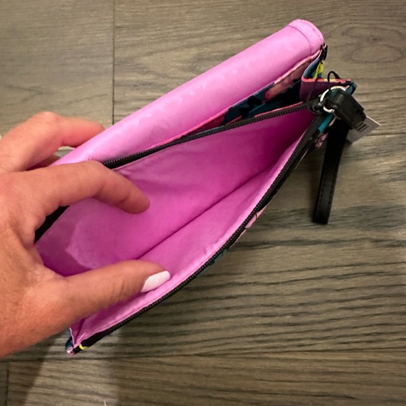 Vera Bradley Trimmed Wristlet NWT - Picture 11 of 12